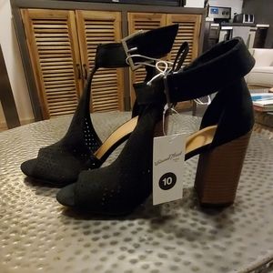 Universal Thread chuncky heels